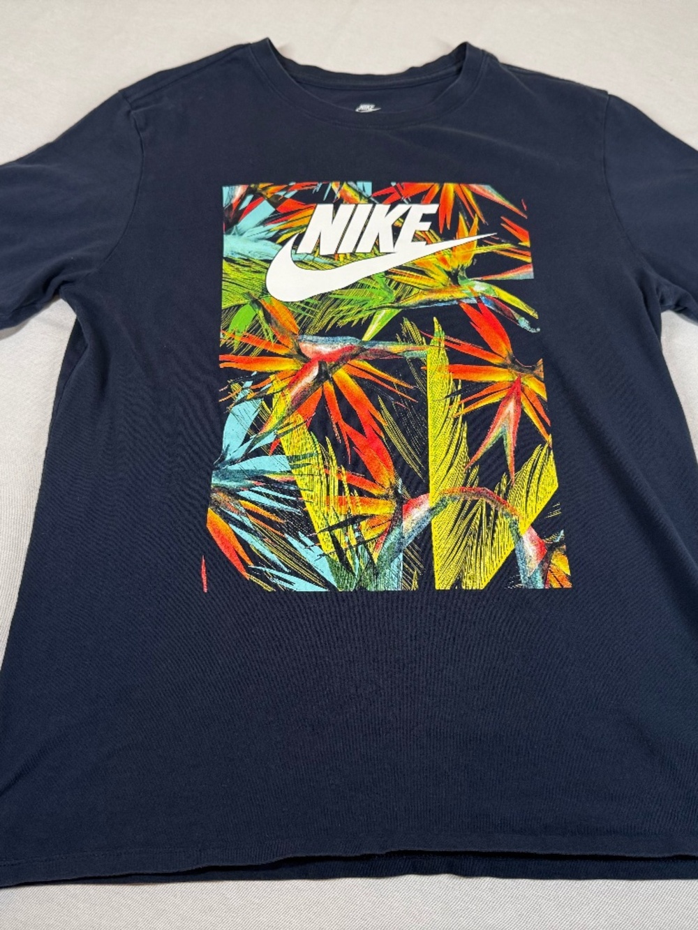 The Nike Tee Men's Jungle Print Athletic Shirt Size Medium - Dark Blue
